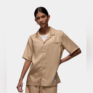 Jordan Women's Woven Short
Sleeve Shirt Women's Shirt size S